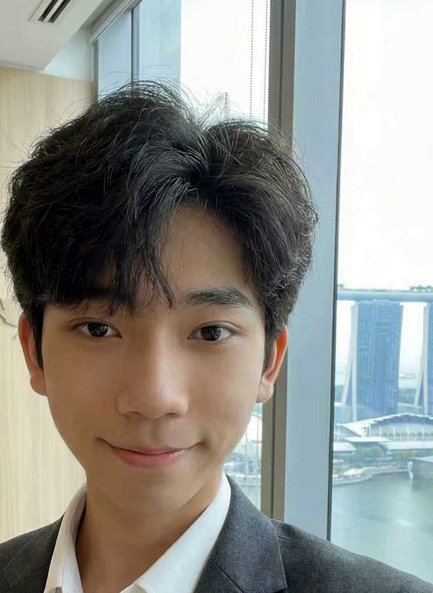 苏锦毅,枫叶教育创始人,摄于新加坡办公室